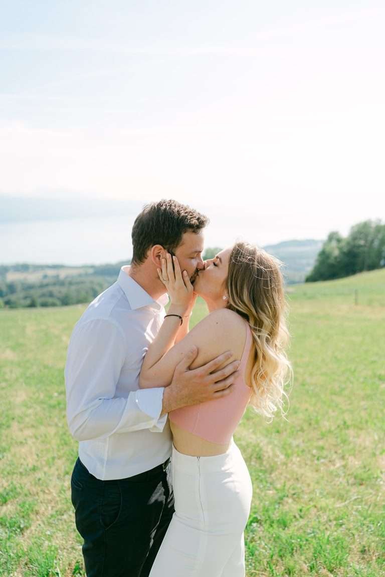 A couple kissing each other during their engagement shoot in Lavaux.