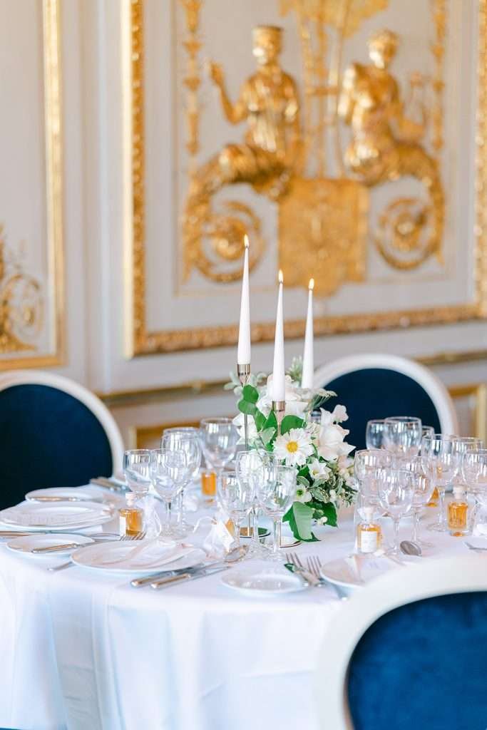 A table setting of a Hotel du Peyrou wedding reception with blue chairs and candles
